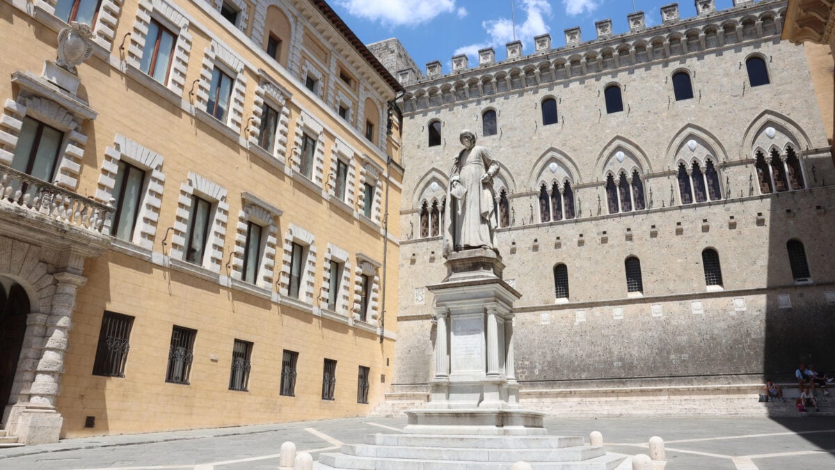 Sede centrale del Monte dei Paschi di Siena a Piazza Salimbeni