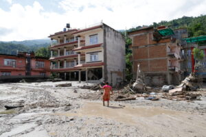 In Nepal 1.400 dispersi e 400 morti: «Onde enormi a pochi metri da noi»