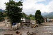 Nepal, la piena dal Tibet travolge case e strade: almeno 95 morti