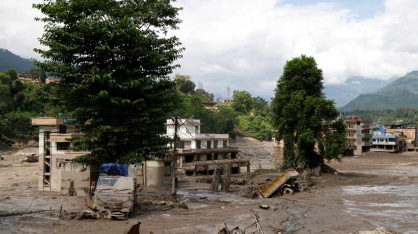 Nepal, la piena dal Tibet travolge case e strade: almeno 17 morti