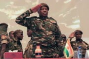 Abdourahamane Tchiani durante una conferenza a Niamey