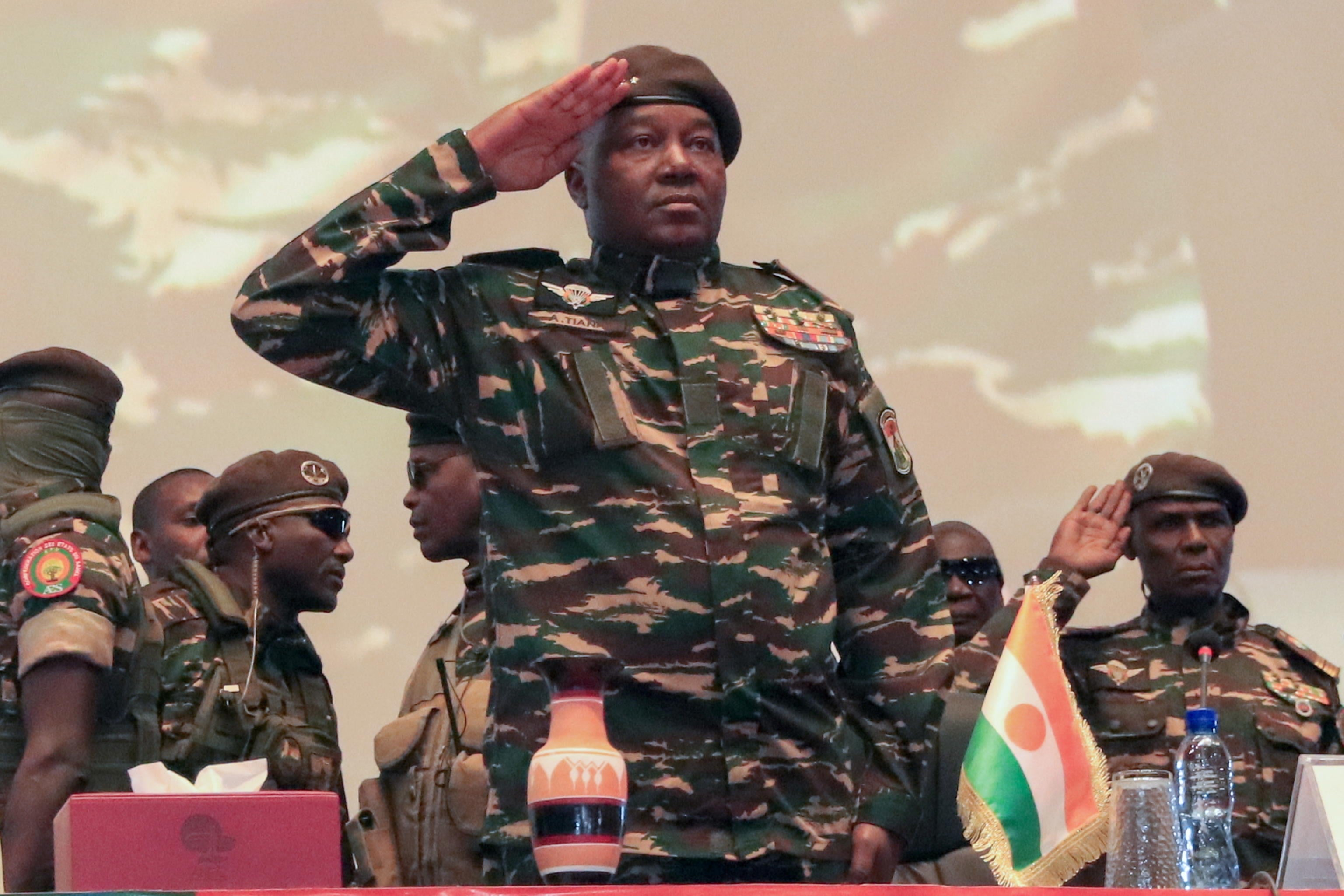 il niger ripiomba nel caos la giunta stretta tra jihadisti e ribelli da Laverita.info il niger ripiomba nel caos la giunta stretta tra jihadisti e ribelli