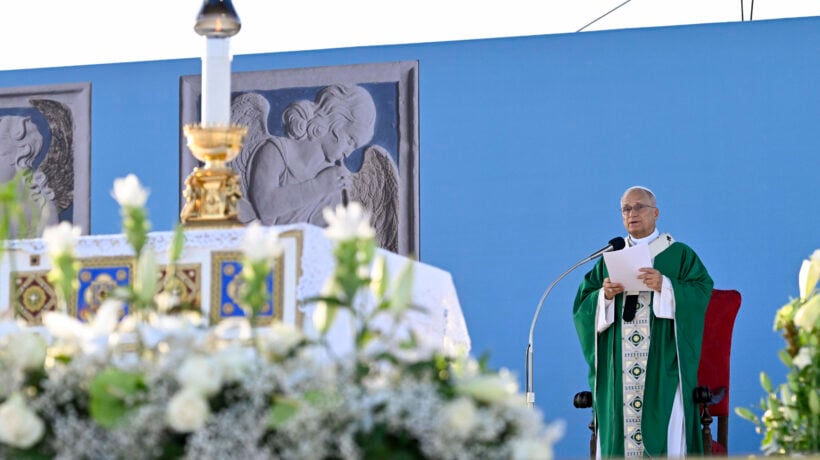 Il Papa star al Meeting dà i compiti ai cattolici: dovete ascoltare di più e la fede diventi cultura