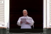 Il Papa: «Basta violenze in Ucraina e Russia, spazio alla diplomazia»