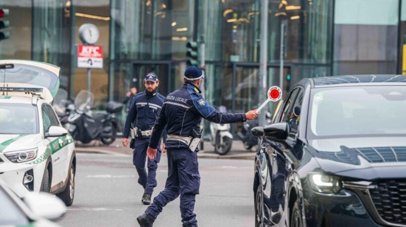 Agente travolto a un posto di blocco. Ma in piazza si scende solo per Ramy