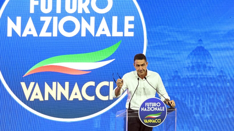 Vannacci presenta il suo programma Meloni lo stronca: «Aiuta la sinistra»