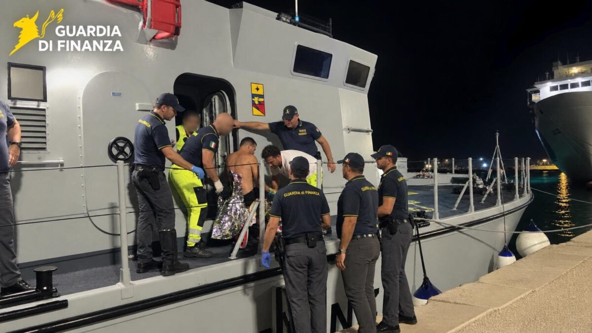 Canale di Sicilia, la GdF salva un naufrago in piena notte