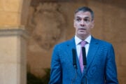 Per Sánchez finiscono ferie e balle. Perso il conto dei clandestini a Ceuta