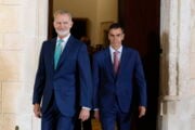 Sánchez in panne con la crisi a Ceuta. Adesso invoca il soccorso del re