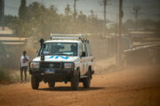 Veicolo della missione delle Nazioni Unite UNMISS percorre le strade di Juba in Sud Sudan