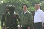 Il presidente di Taiwan ispeziona le esercitazioni della Marina