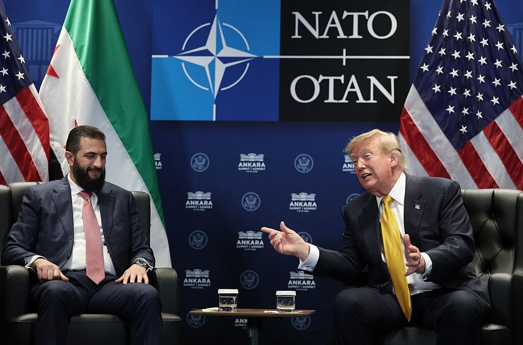 Donald Trump incontra il presidente siriano Ahmed al-Sharaa ad Ankara