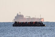 Business immigrazione, imbarcano milioni sfruttando i clandestini
