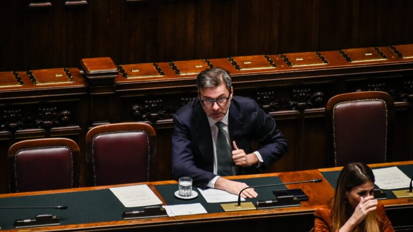 Giorgetti e le priorità per la manovra: meno tasse al ceto medio e bollo auto strutturale