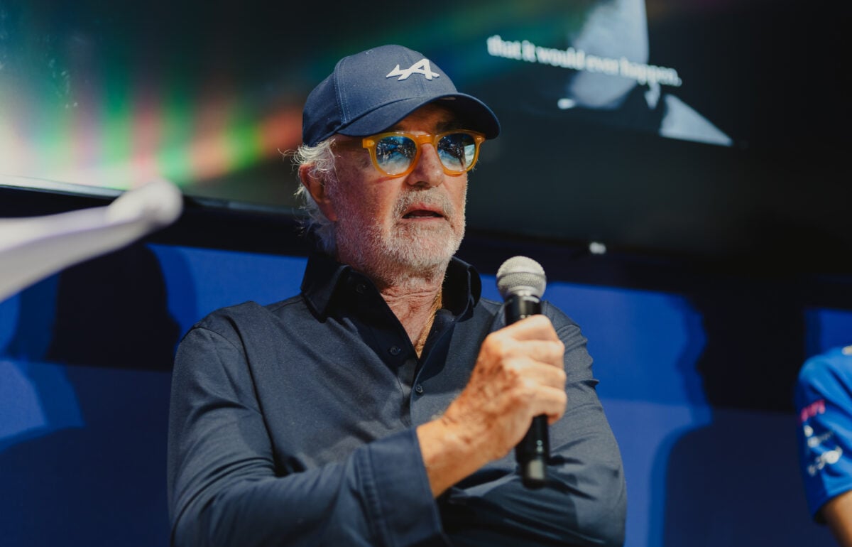 Alpine inaugura i nuovi spazi dell’Atelier di Milano. Presenti anche il team e Flavio Briatore