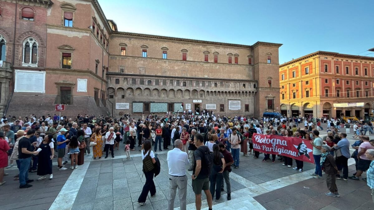 «L’indagine sui medici è da Gestapo». Il Pd scende in piazza contro le toghe