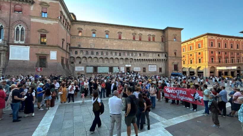 «L’indagine sui medici è da Gestapo». Il Pd scende in piazza contro le toghe