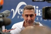 Grande finanza anti Vannacci: più gli sparano, più lo pompano