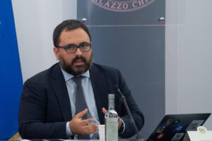 Fdi sfida De Rosa, l’«hacker» della Ue che aveva un piano per gli anarchici