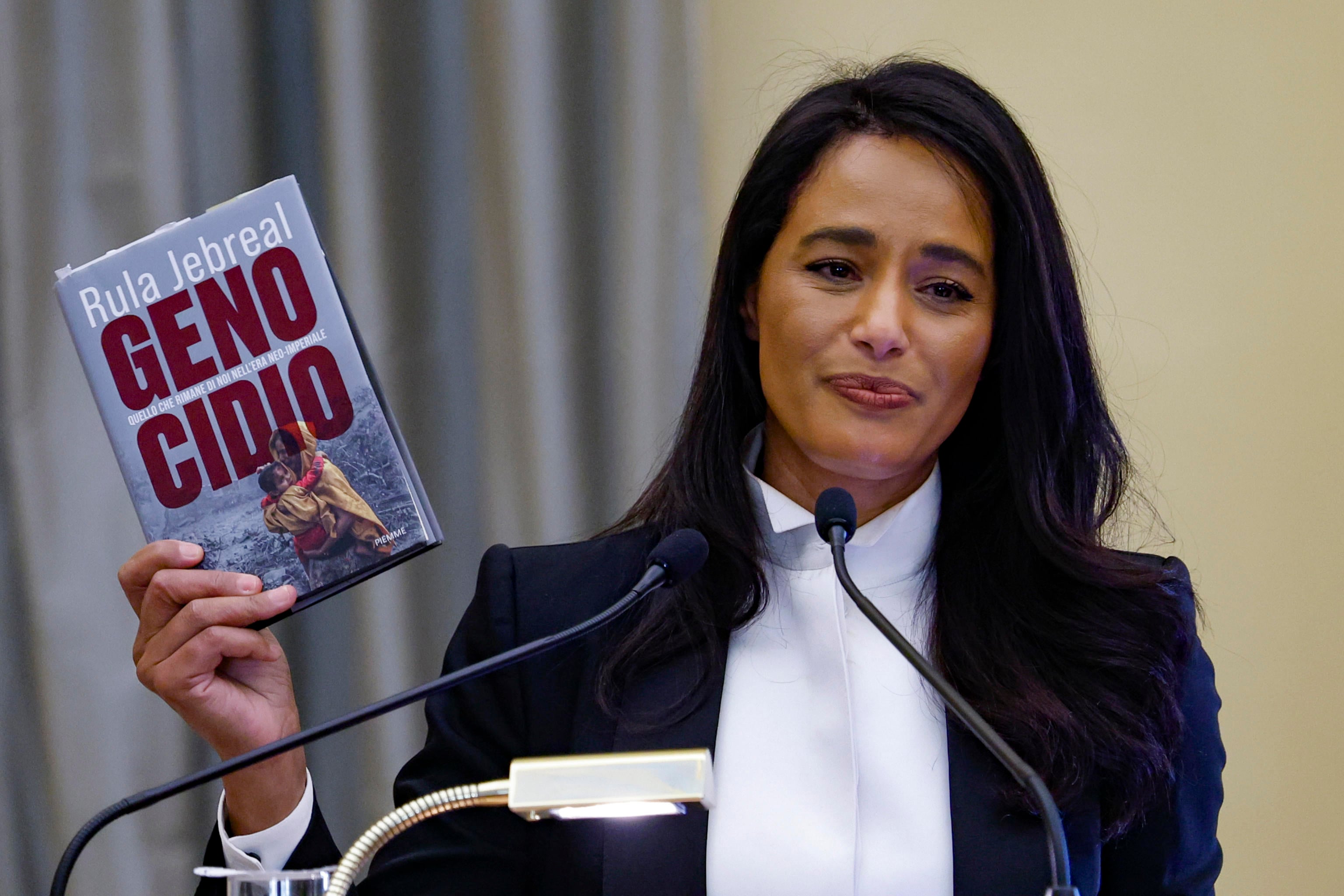 la superprogressista rula jebreal d224 della scimmia a un deputato di colore da Laverita.info la superprogressista rula jebreal d224 della scimmia a un deputato di colore