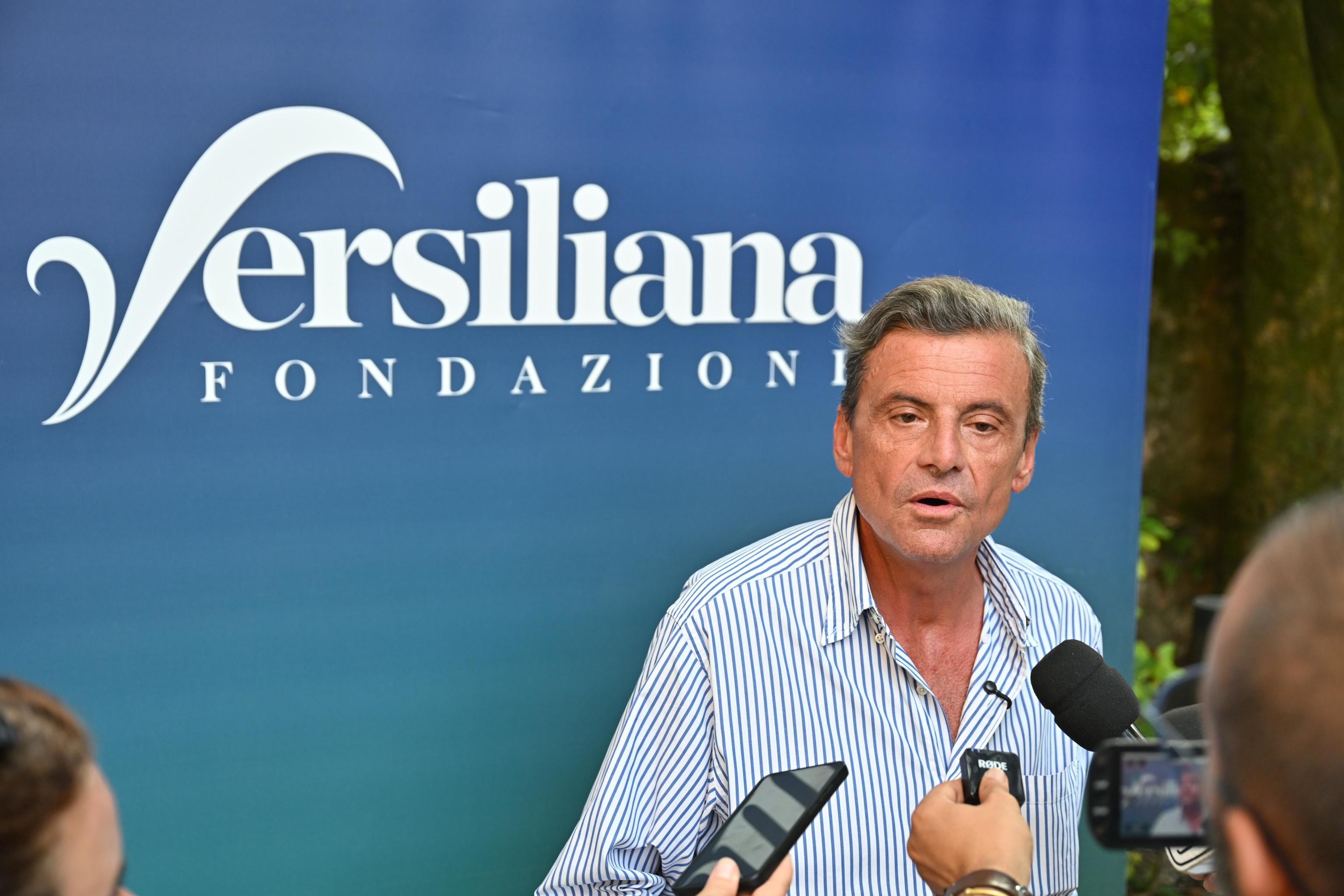 caro calenda come hanno fatto a non invitarla sul lago di como da Laverita.info caro calenda come hanno fatto a non invitarla sul lago di como