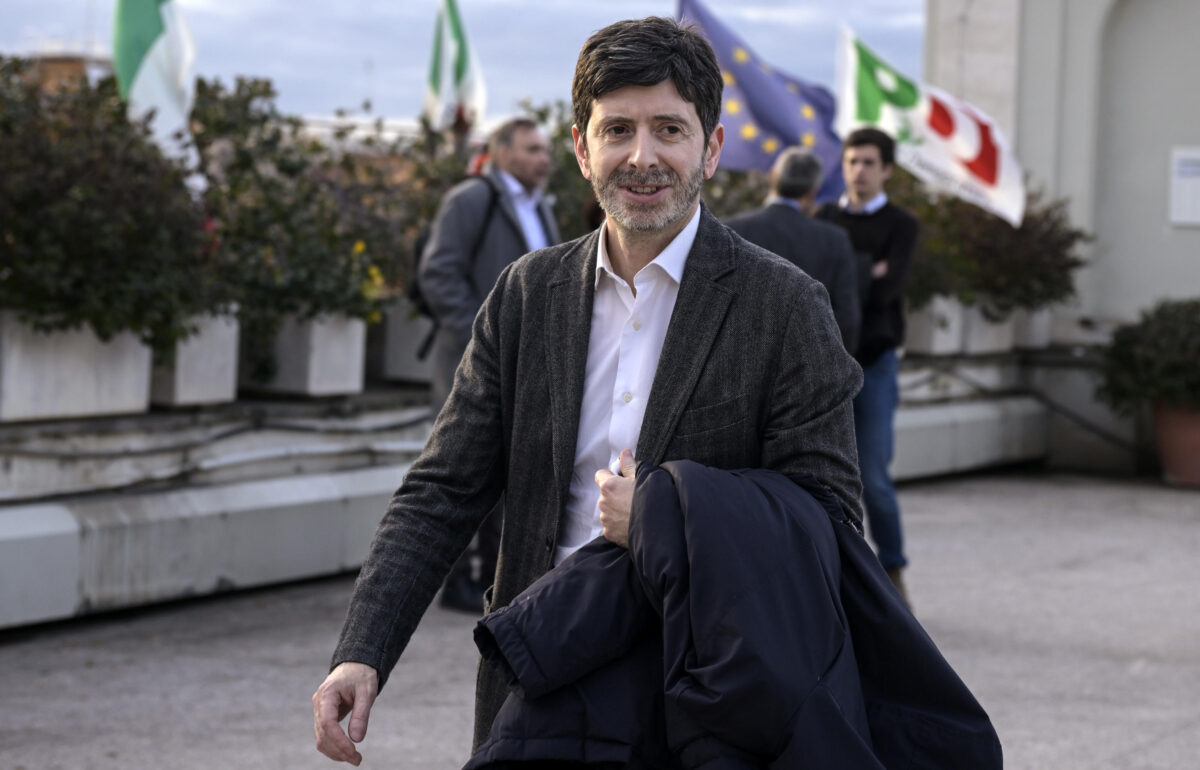 «Chi ha paura non pensa». Speranza ha nostalgia del governo del terrore