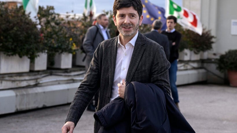 «Chi ha paura non pensa». Speranza ha nostalgia del governo del terrore