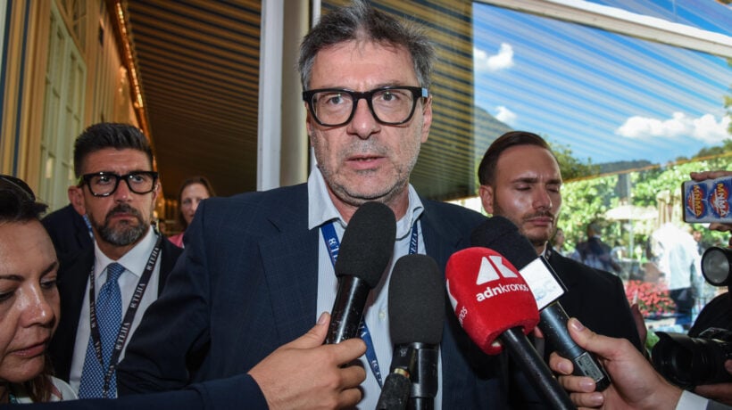 Giorgetti dà la sveglia agli imprenditori: «Aumentate i salari, sono investimenti»