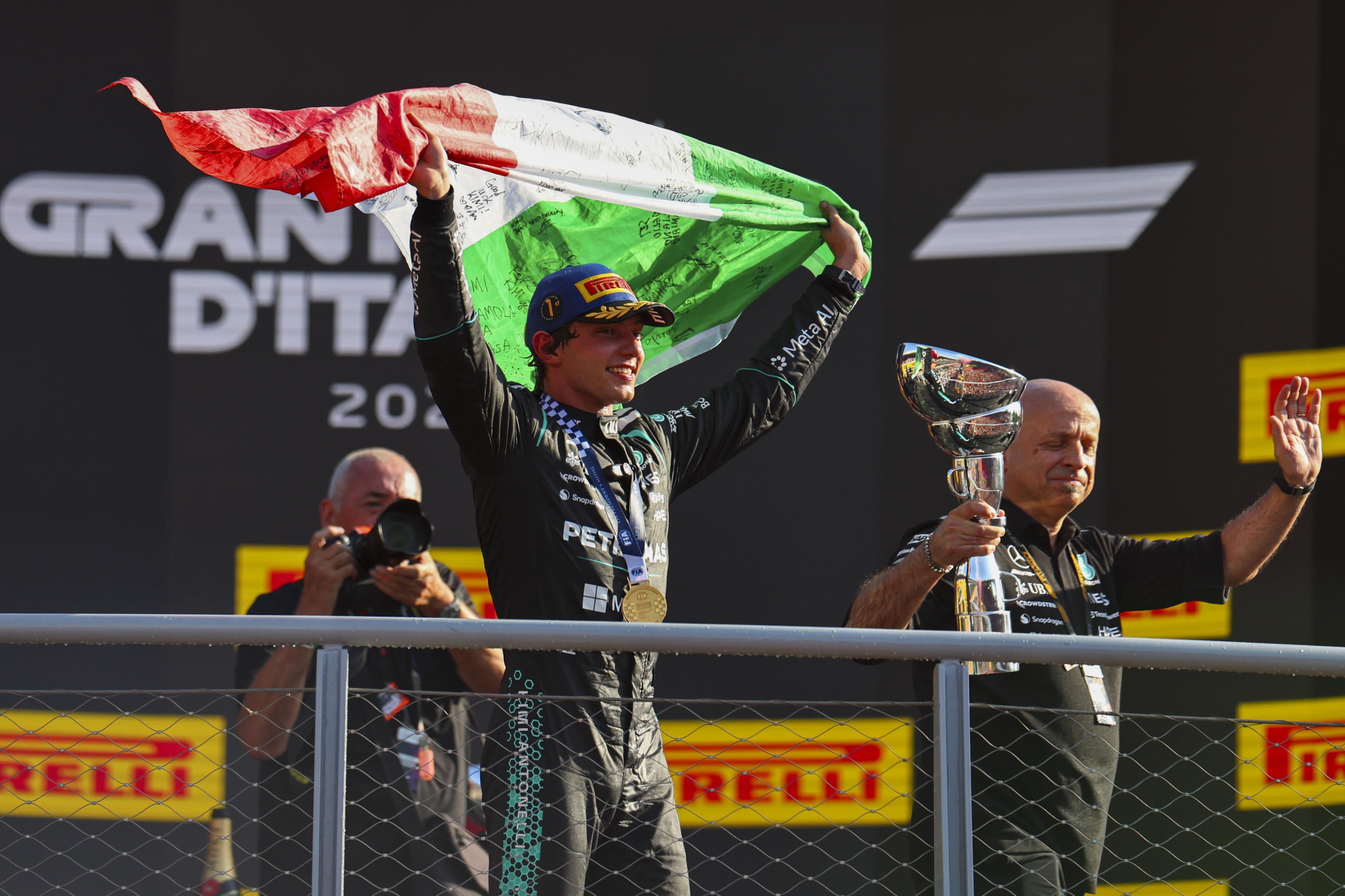 monza antonelli fenomeno da ultimo a primo sul podio russell e verstappen male le ferrari da Laverita.info monza antonelli fenomeno da ultimo a primo sul podio russell e verstappen male le ferrari