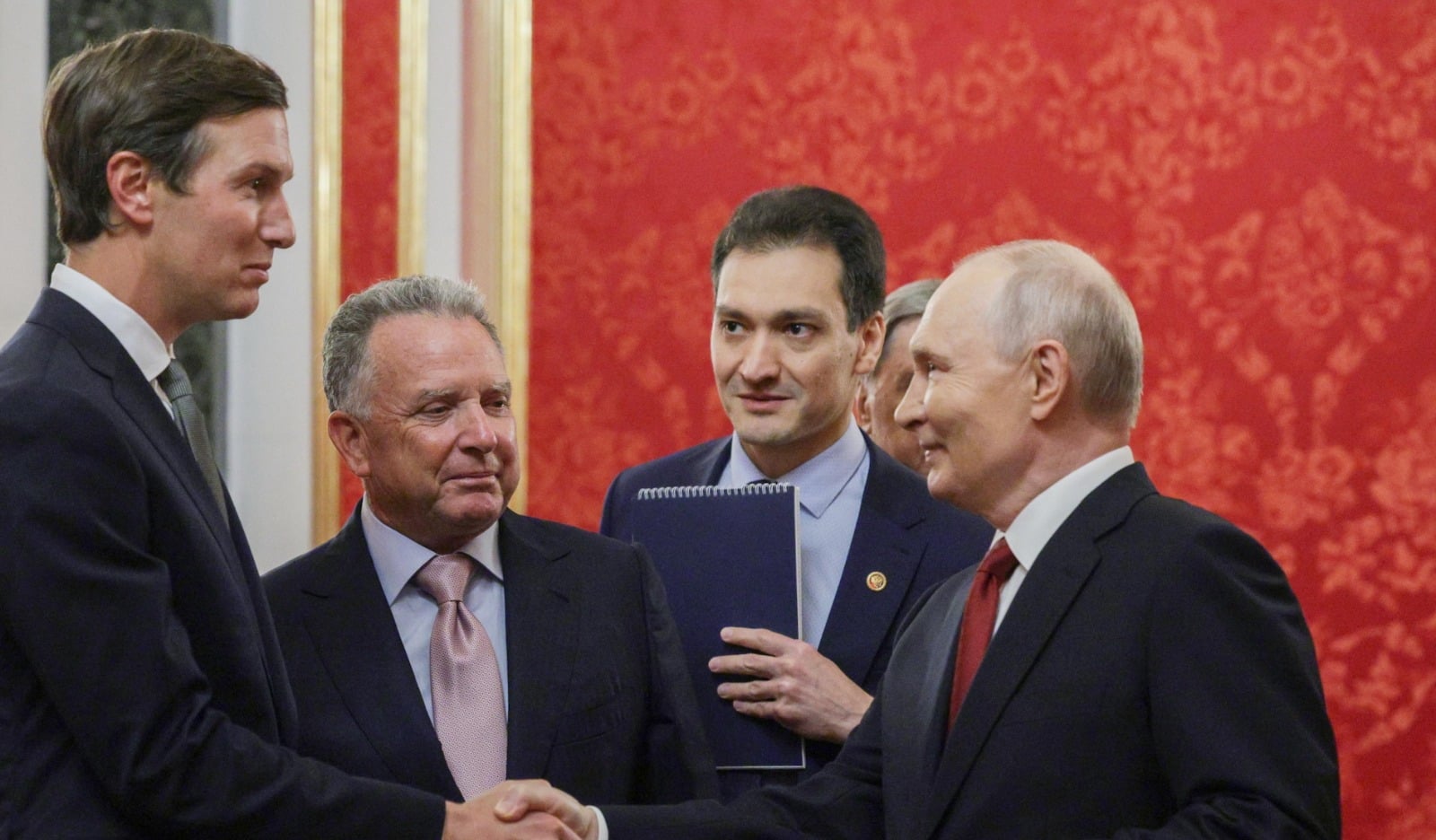 witkoff celebra la missione diplomatica gli 007 ucraini la russia pu242 combattere fino al 2028 da Laverita.info witkoff celebra la missione diplomatica gli 007 ucraini la russia pu242 combattere fino al 2028