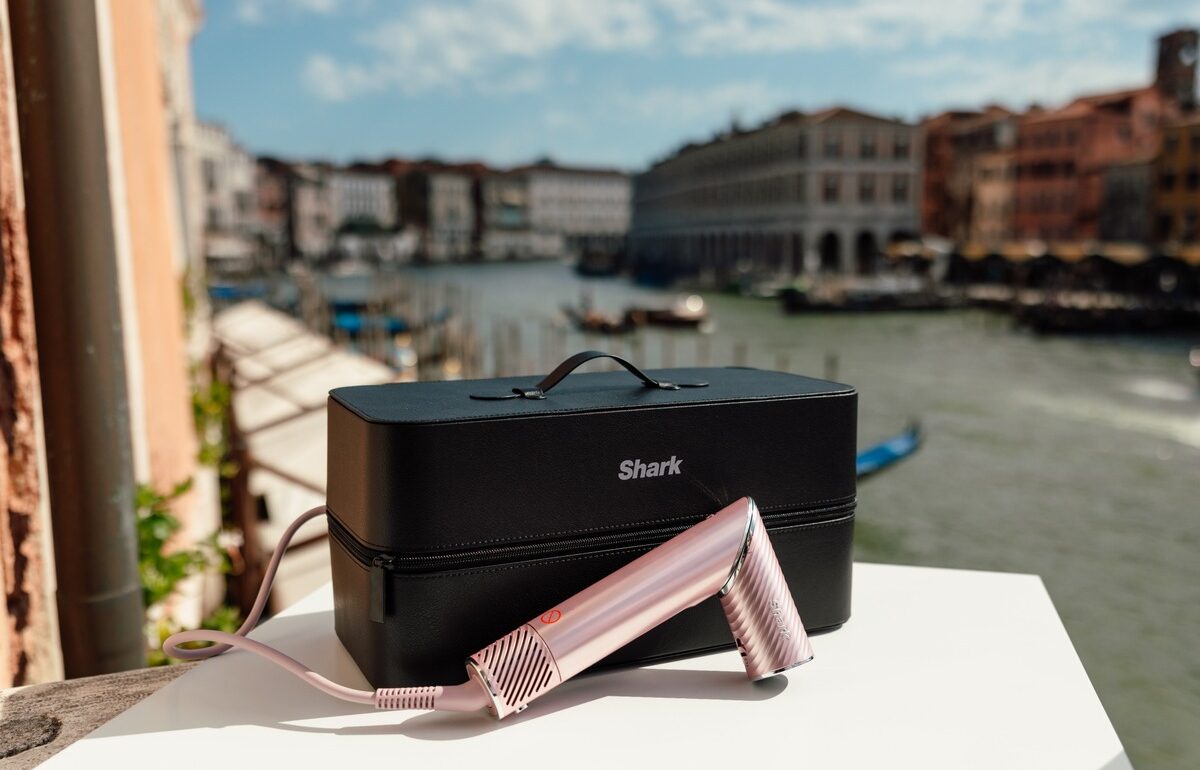FlexStyle IONCurl, Shark Beauty porta a Venezia la nuova sfida ai capelli crespi