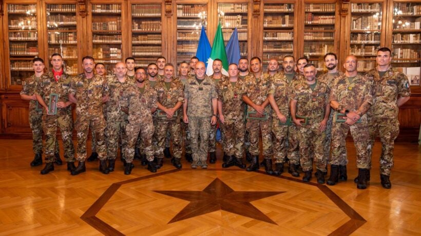 Esercito, 24 militari premiati per aver salvato vite: «Siete motivo di orgoglio per il Paese»