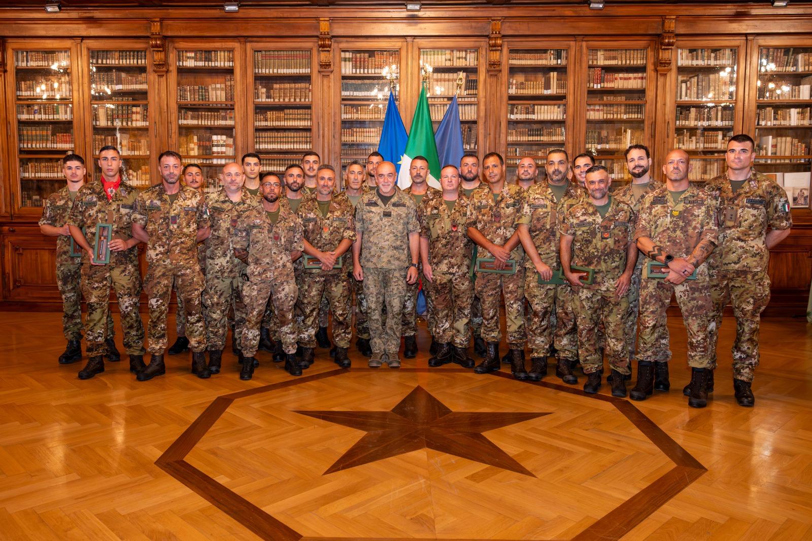 esercito 24 militari premiati per aver salvato vite siete motivo di orgoglio per il paese da Laverita.info esercito 24 militari premiati per aver salvato vite siete motivo di orgoglio per il paese