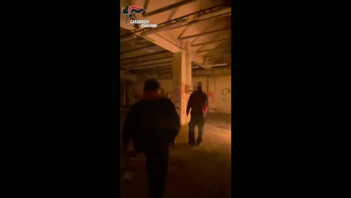 Pesaro, antagonisti fabbricavano molotov in un capannone