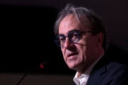 Il colmo per l’anticapitalista Bonelli: comprare azioni della big dei vaccini