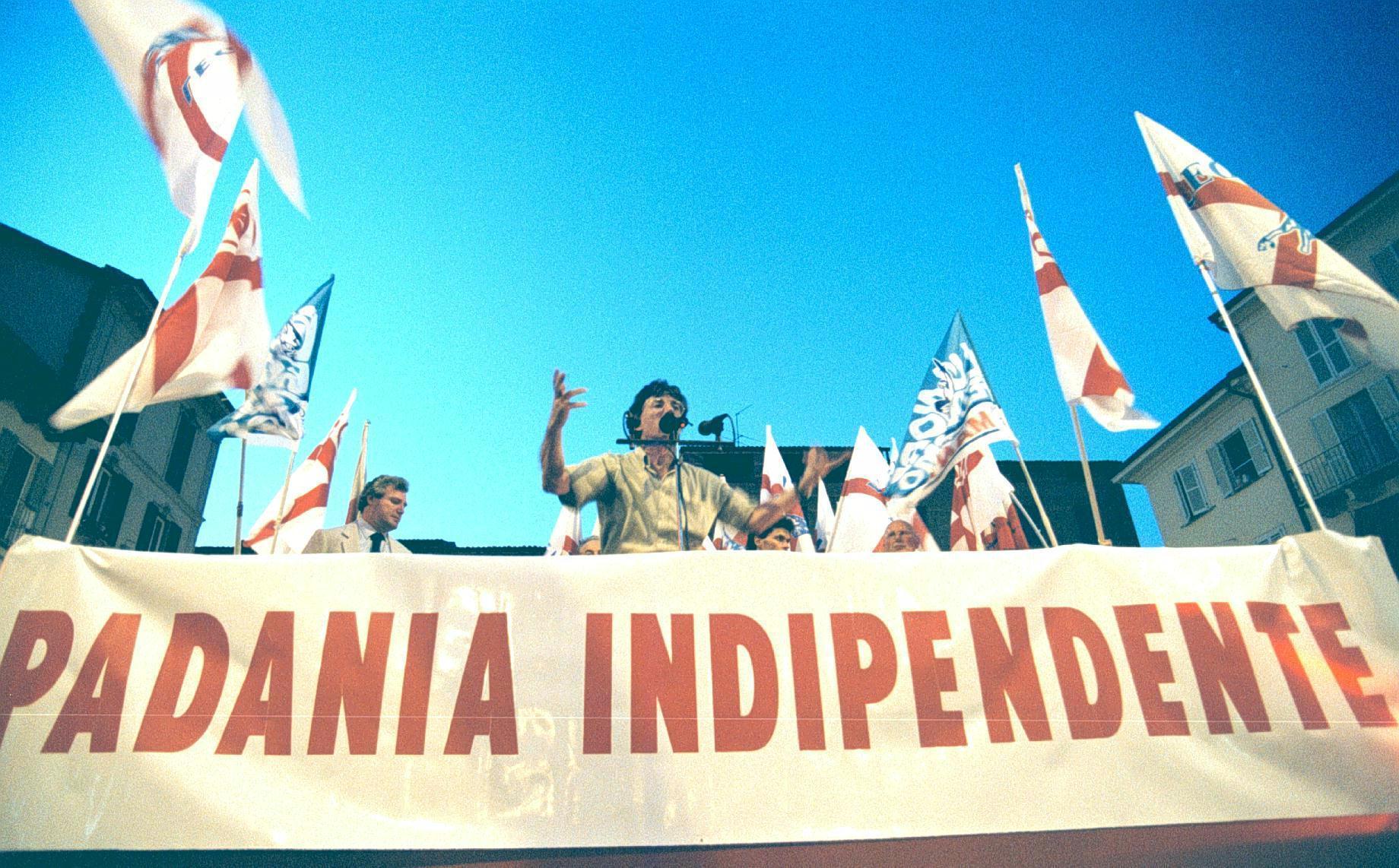 la padania convert236 la sinistra al tricolore da Laverita.info la padania convert236 la sinistra al tricolore