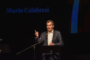 Calabresi a un passo dalla candidatura. Il Pd milanese ribolle, Schlein è nel pallone