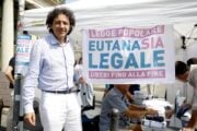 Eutanasia, lo portarono a uccidersi in Svizzera. I pm: «Fu solidarietà verso il malato»