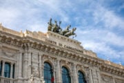 Sui migranti i giudici fanno il gioco dell’oca: egiziano espulso rientra per un cavillo