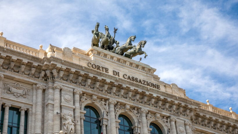 Sui migranti i giudici fanno il gioco dell’oca: egiziano espulso rientra per un cavillo