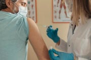 Una mancetta per i danneggiati dal vaccino