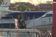 Di Battista è atterrato a Ciampino, l’ex deputato trasportato al Gemelli