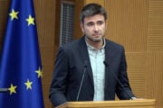 Hannoun sognava Di Battista spallone