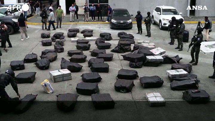 Ecuador, sequestrate quattro tonnellate di droga in un blitz