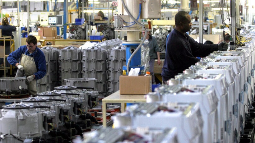 I cinesi svuotano il frigo di Electrolux e spostano in Asia la produzione