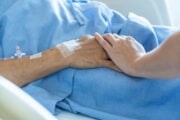 Osteggiano i suicidi, tifano eutanasia