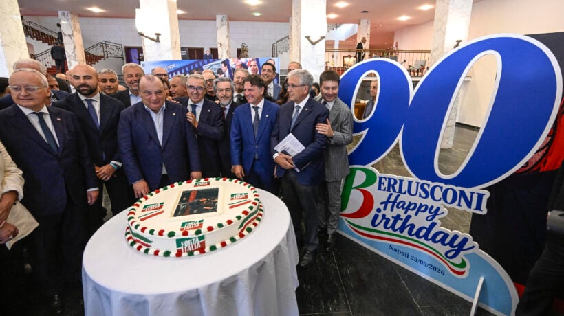 Berlusconi compie 90 anni e si fa festa come se fosse qui