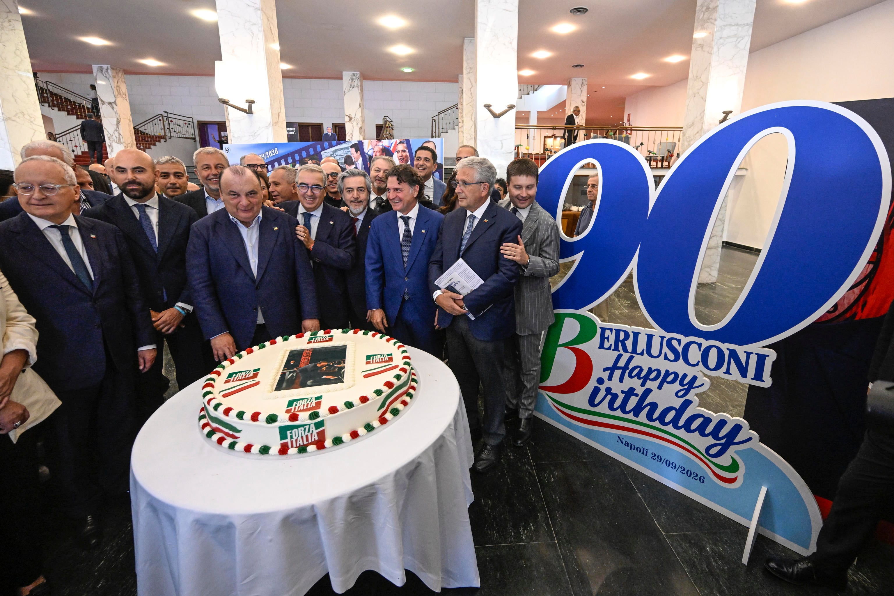 berlusconi compie 90 anni e si fa festa come se fosse qui da Laverita.info berlusconi compie 90 anni e si fa festa come se fosse qui