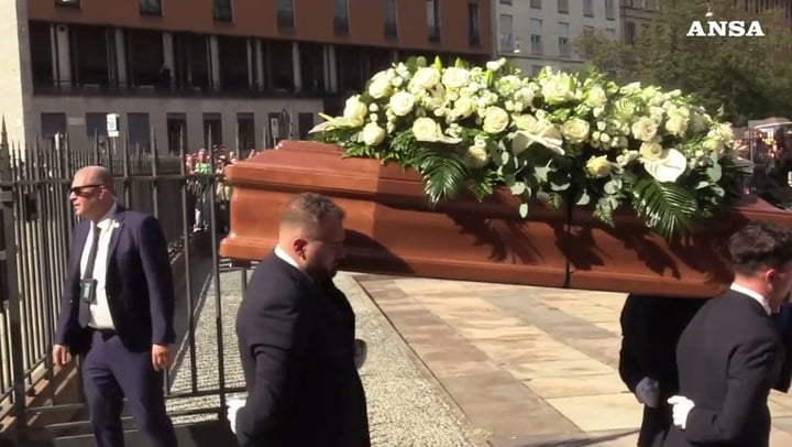 Funerali di Sandro Mazzola, il feretro in Sant’Ambrogio