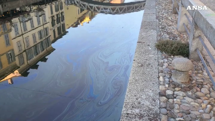 Milano, chiazza di gasolio nel Naviglio Pavese: raggiunta la Darsena